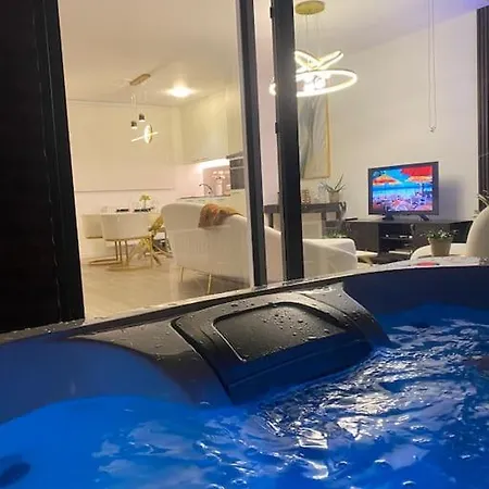 Luxury House With Jacuzzi And Sauna Ferienhaus