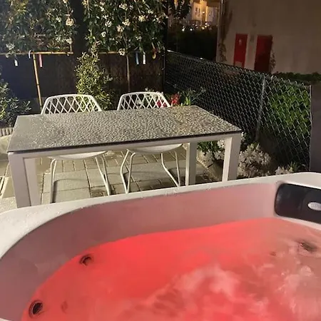 Luxury House With Jacuzzi And Sauna Ferienhaus Ostende